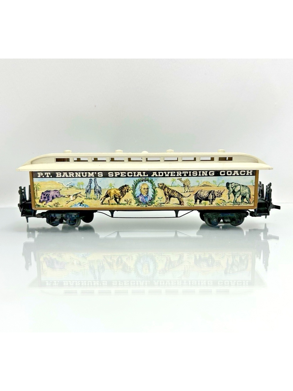 Pocher HO scale P.T. PT Barnum Special Advertising Coach Passenger Car